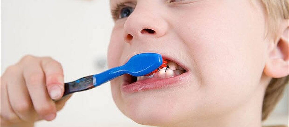 Boy_brushing_teeth_2116777b.jpg