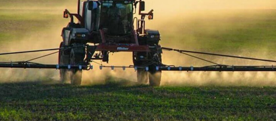 large-farmer-spraying-crops-can-be-used-for-dicamba-articles.jpg