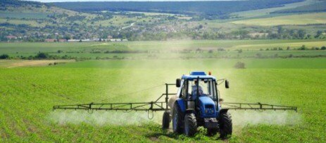 tractor-crop-spray-farm-fields-herbicides_463.jpg